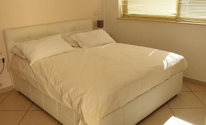 غرفة قياسية رباعية, B&b Iris