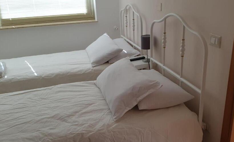 غرفة قياسية رباعية, B&b Iris