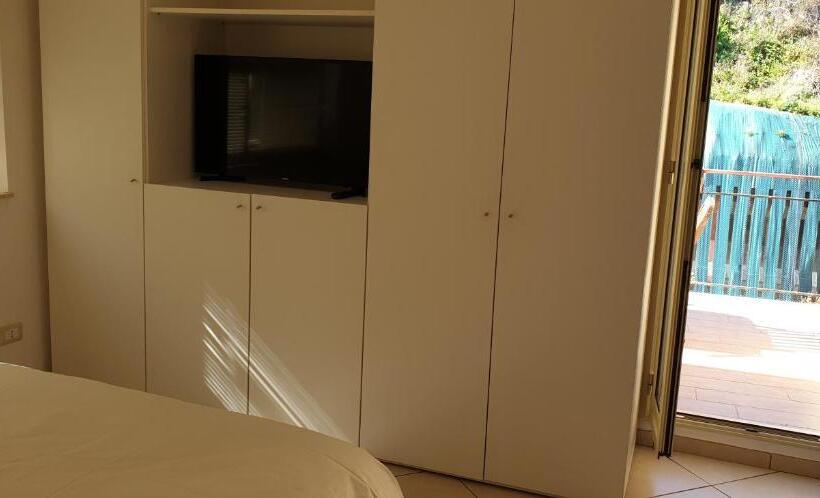 غرفة قياسية رباعية, B&b Iris