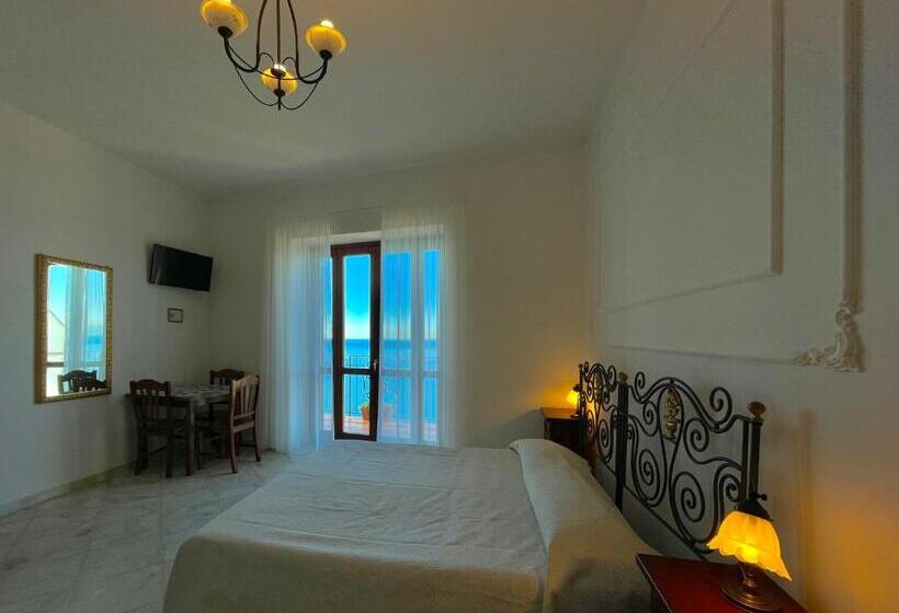 Triple Room Sea View, Residenza Porta Di Mare