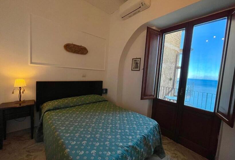 オーシャンビュースタンダードルームバルコニー付き, Residenza Porta Di Mare