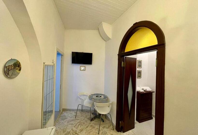 オーシャンビュースタンダードルームバルコニー付き, Residenza Porta Di Mare