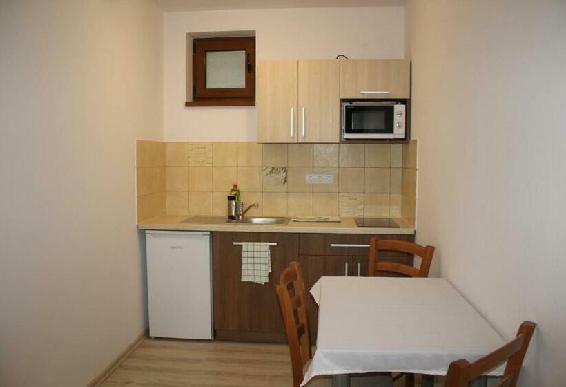 Estudio Estàndard, Casa 77 Praid