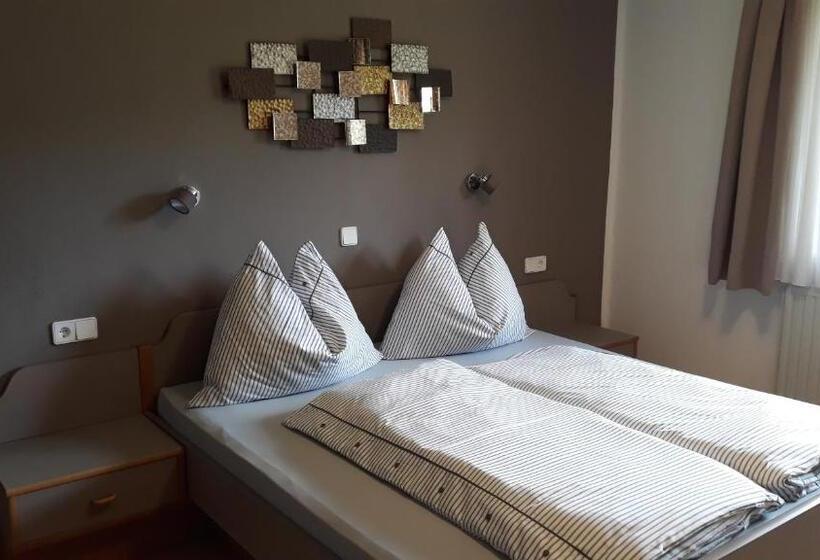 דירת חדר, Haus Rohr