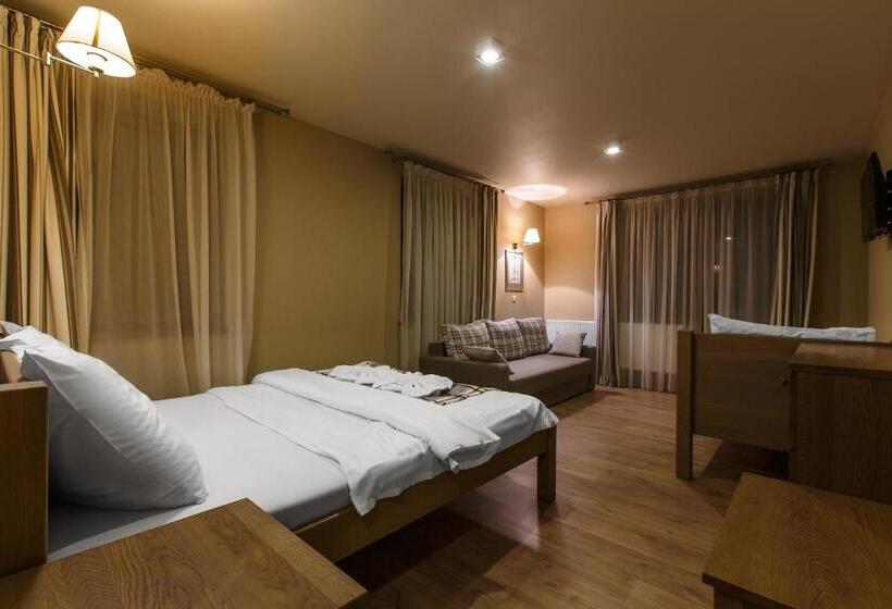 اتاق خانوادگی با چشم‌انداز کوه, Penzión Kamea