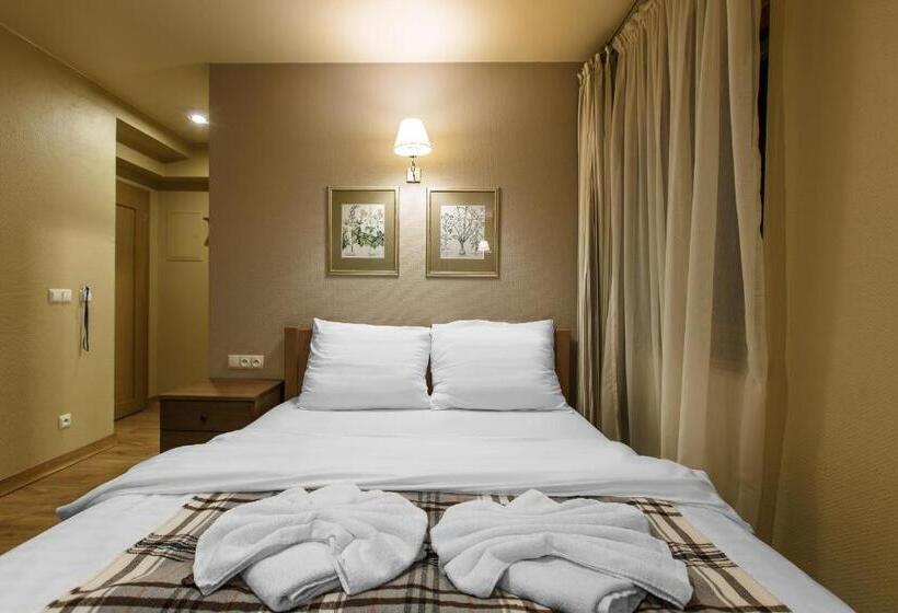 اتاق خانوادگی با چشم‌انداز کوه, Penzión Kamea