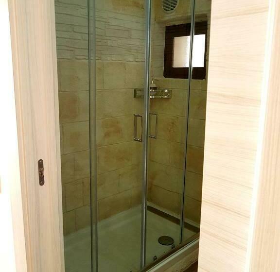 חדר סטנדרט לשלושה, Room N.22