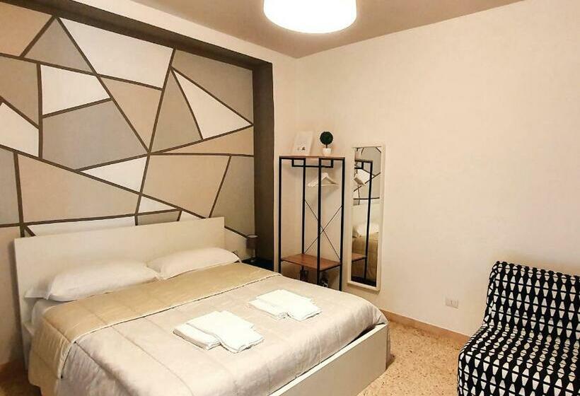غرفة قياسية ثلاثية, Room N.22