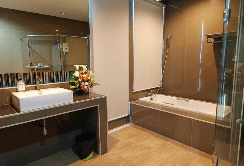 جناح عائلي, Supawimol Mansion