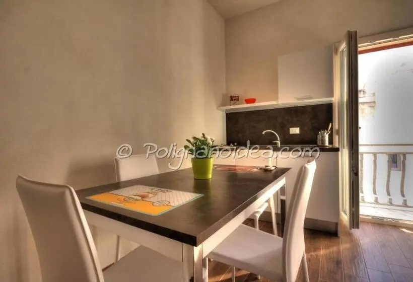 Superior Kolmen Hengen Huone, B&b Monopoli Old Town