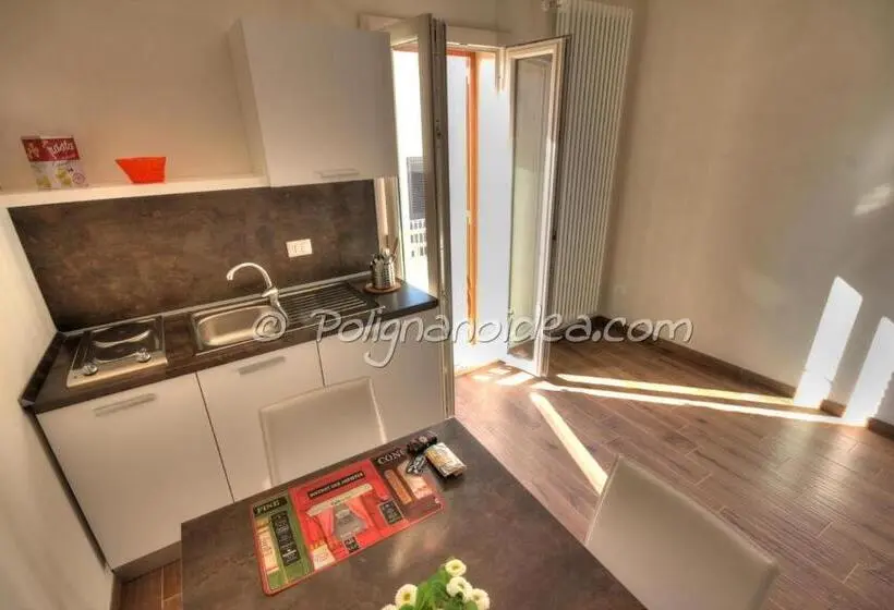 Superior Kolmen Hengen Huone, B&b Monopoli Old Town