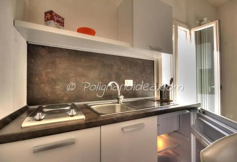 Superior Kolmen Hengen Huone, B&b Monopoli Old Town