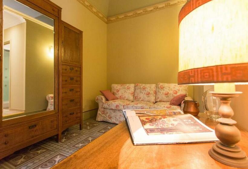 高级三人间, B&b Porta Carolina