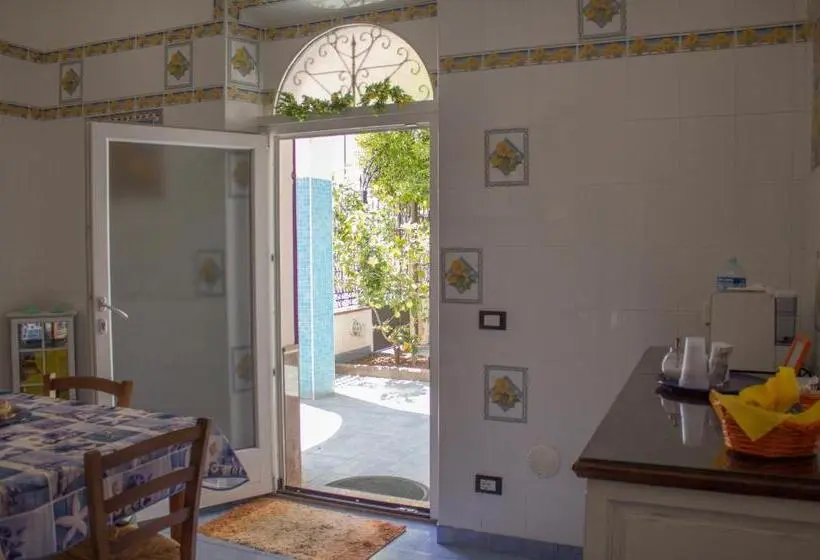 اتاق خانوادگی, La Casa Di Bianca