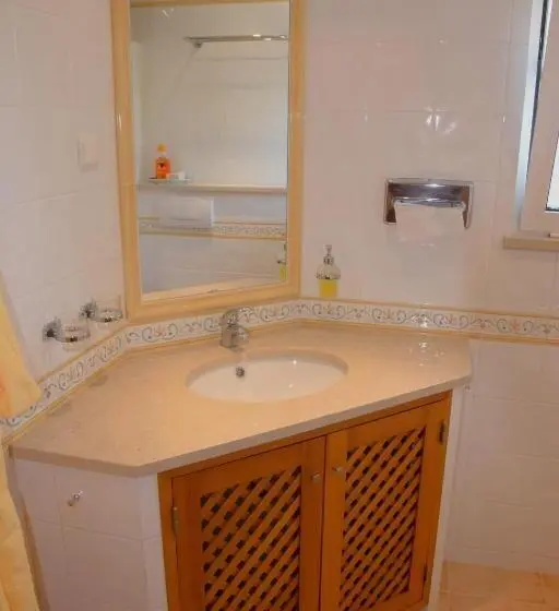 اتاق لوکس, Vila Florina
