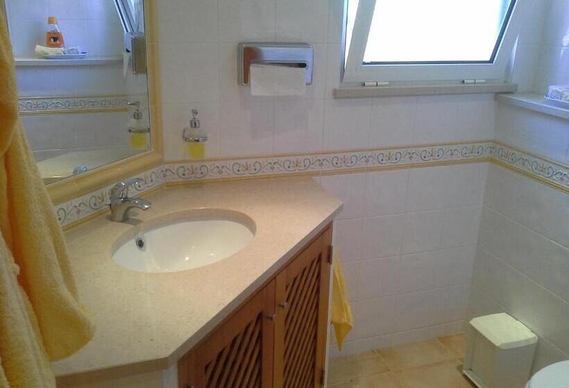 اتاق لوکس, Vila Florina