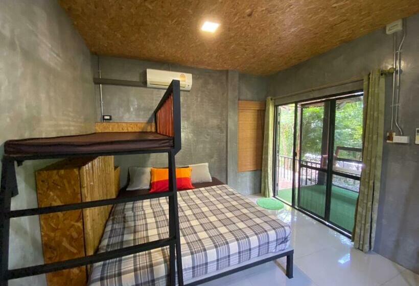 غرفة قياسية مطلة على الجبل, Baan Nork Farmstay บ้านนอก ฟาร์มสเตย์