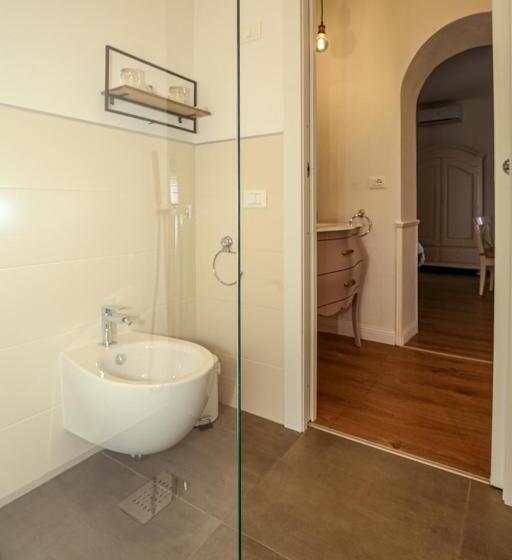 اتاق لوکس با تخت بزرگ, Affittacamere Perla Del Prione