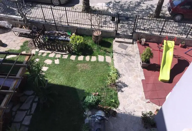 استودیوی استاندارد, Guest House Niya Chernomorets