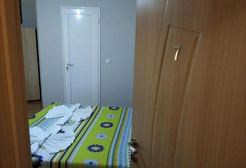 اتاق استاندارد سه نفره, Guest House Niya Chernomorets