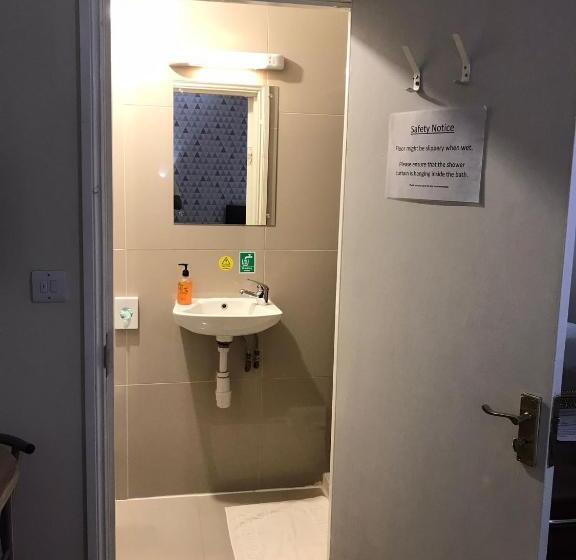 חדר סטנדרט לארבעה, Victorin House   All Rooms Are En Suite