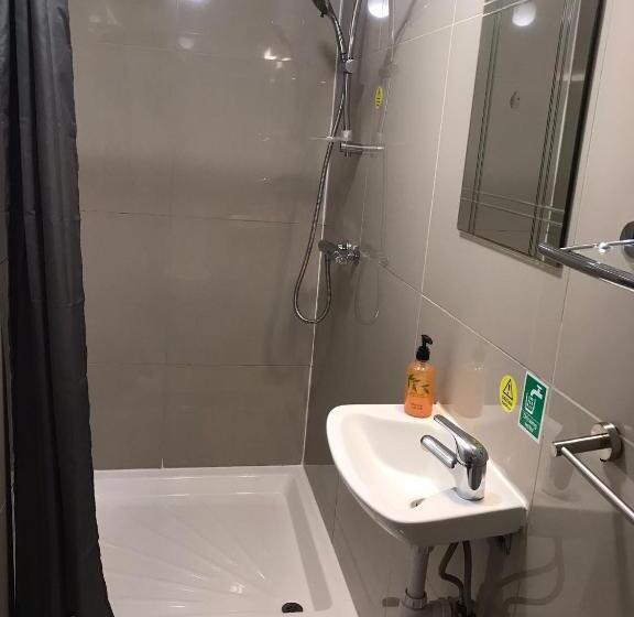 חדר סטנדרט לארבעה, Victorin House   All Rooms Are En Suite