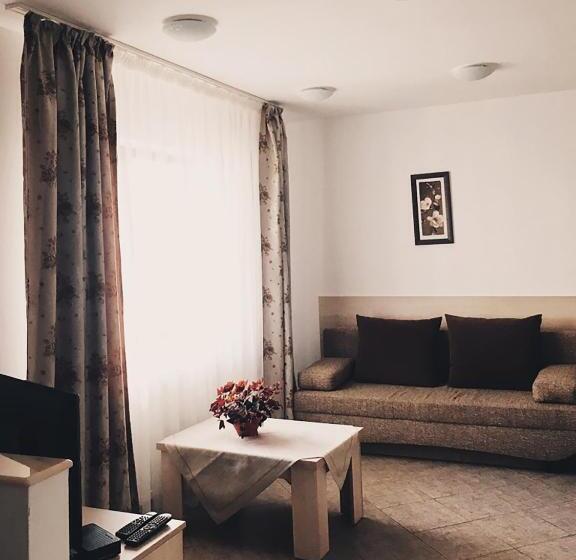 1 Bedroom Apartment Lake View, Pensiunea Encian