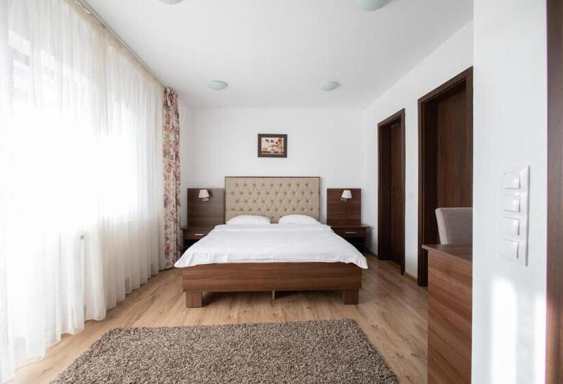 1 Bedroom Apartment Lake View, Pensiunea Encian