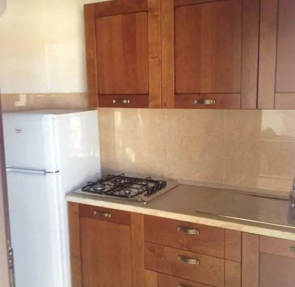 استودیو خانوادگی, Residence Regine Club