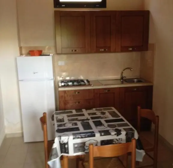 استودیو خانوادگی, Residence Regine Club