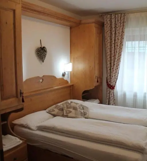 Perhehuone, B&b La Ceresara