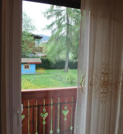 Perhehuone, B&b La Ceresara