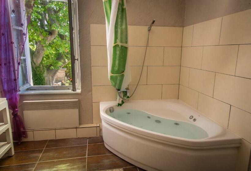 침실 3개 아파트, Mas De Shogol