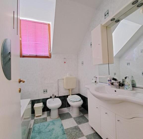 اتاق راحتی, Rooms čehovin