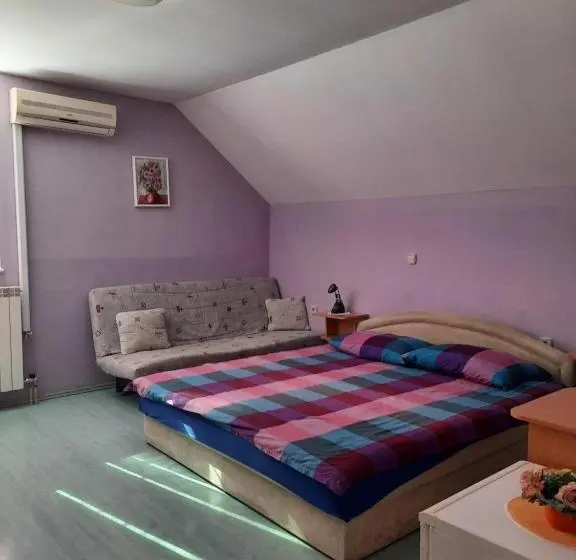 اتاق راحتی, Rooms čehovin
