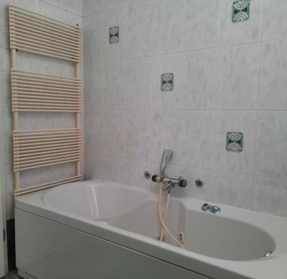 اتاق راحتی, Rooms čehovin