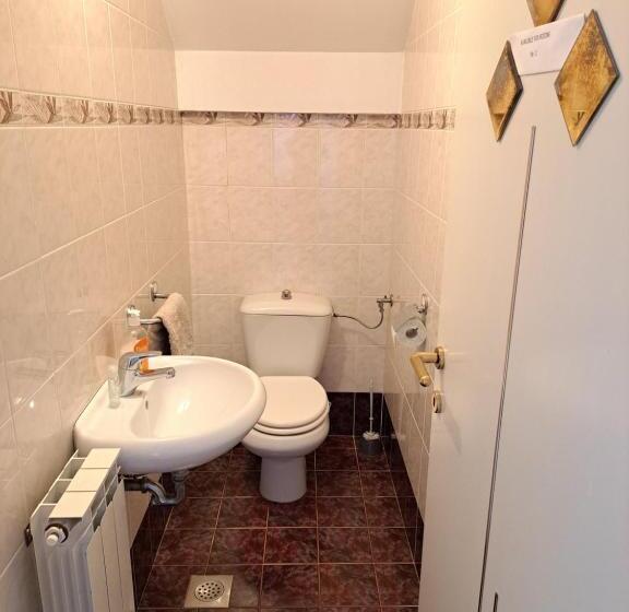 اتاق استاندارد سه نفره, Rooms čehovin