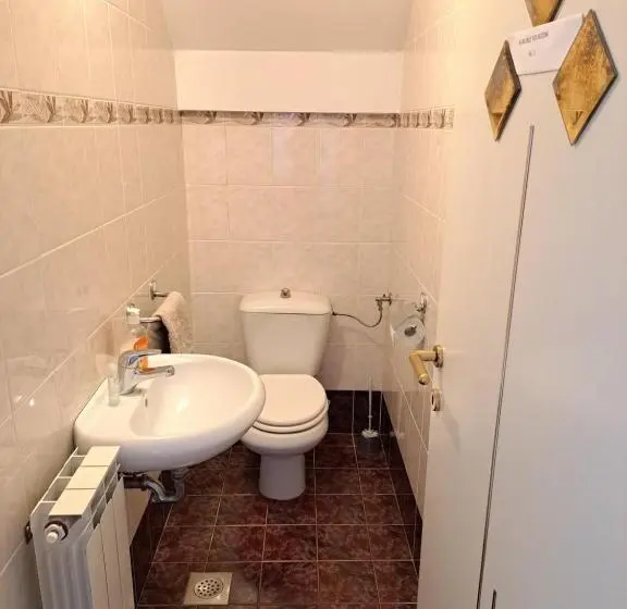 اتاق استاندارد سه نفره, Rooms čehovin