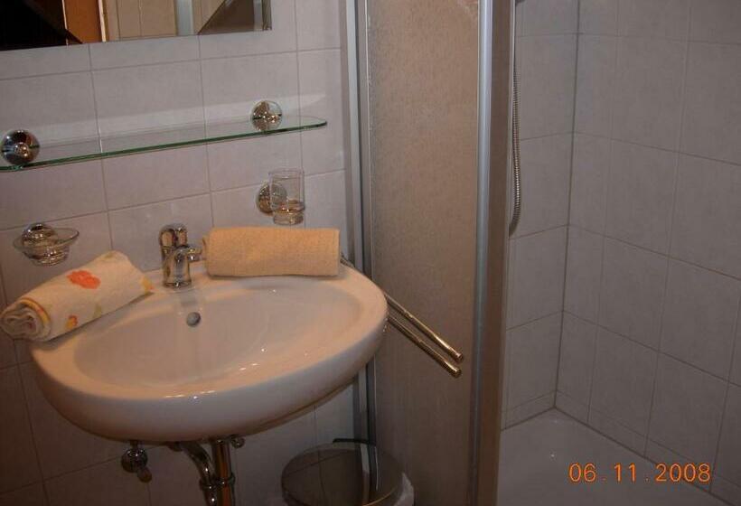 غرفة قياسية مزوَّدة بشُرفة, Frühstückspension Alpenrose Bed & Breakfast