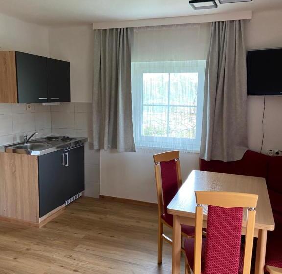 غرفة قياسية مزوَّدة بشُرفة, Frühstückspension Alpenrose Bed & Breakfast