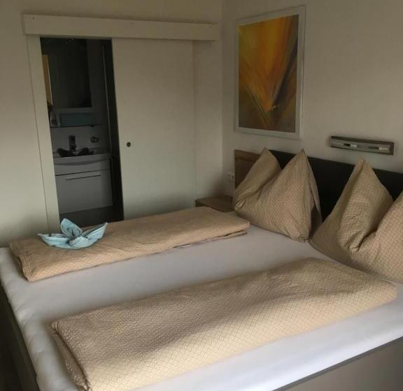 غرفة قياسية مزوَّدة بشُرفة, Frühstückspension Alpenrose Bed & Breakfast