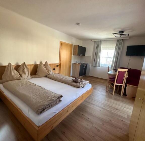 غرفة قياسية مزوَّدة بشُرفة, Frühstückspension Alpenrose Bed & Breakfast