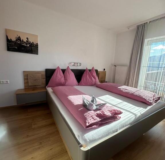 غرفة قياسية مزوَّدة بشُرفة, Frühstückspension Alpenrose Bed & Breakfast