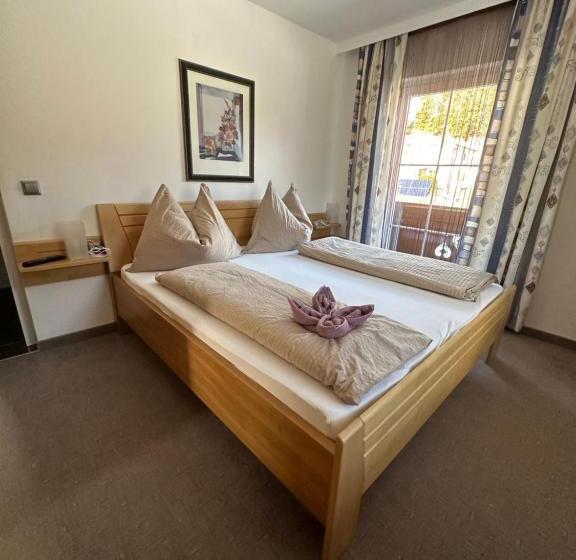 غرفة قياسية مزوَّدة بشُرفة, Frühstückspension Alpenrose Bed & Breakfast