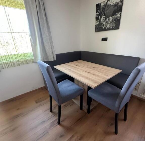 غرفة قياسية مزوَّدة بشُرفة, Frühstückspension Alpenrose Bed & Breakfast