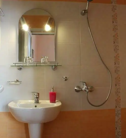 Comfort room with balcony, Guest House Dara