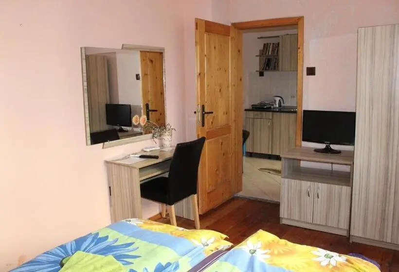 Comfort room with balcony, Guest House Dara