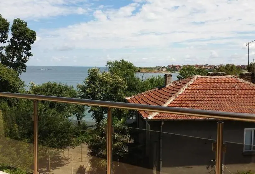 2 Bedroom Suite with Balcony, Guest House Dara