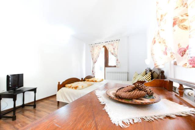 标准工作室带阳台, La Buni Busteni