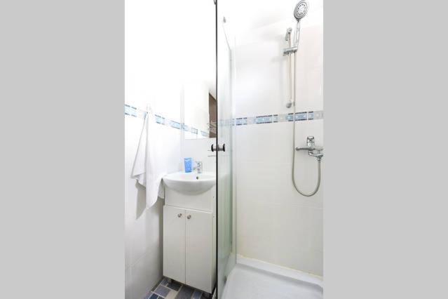 标准间, La Buni Busteni